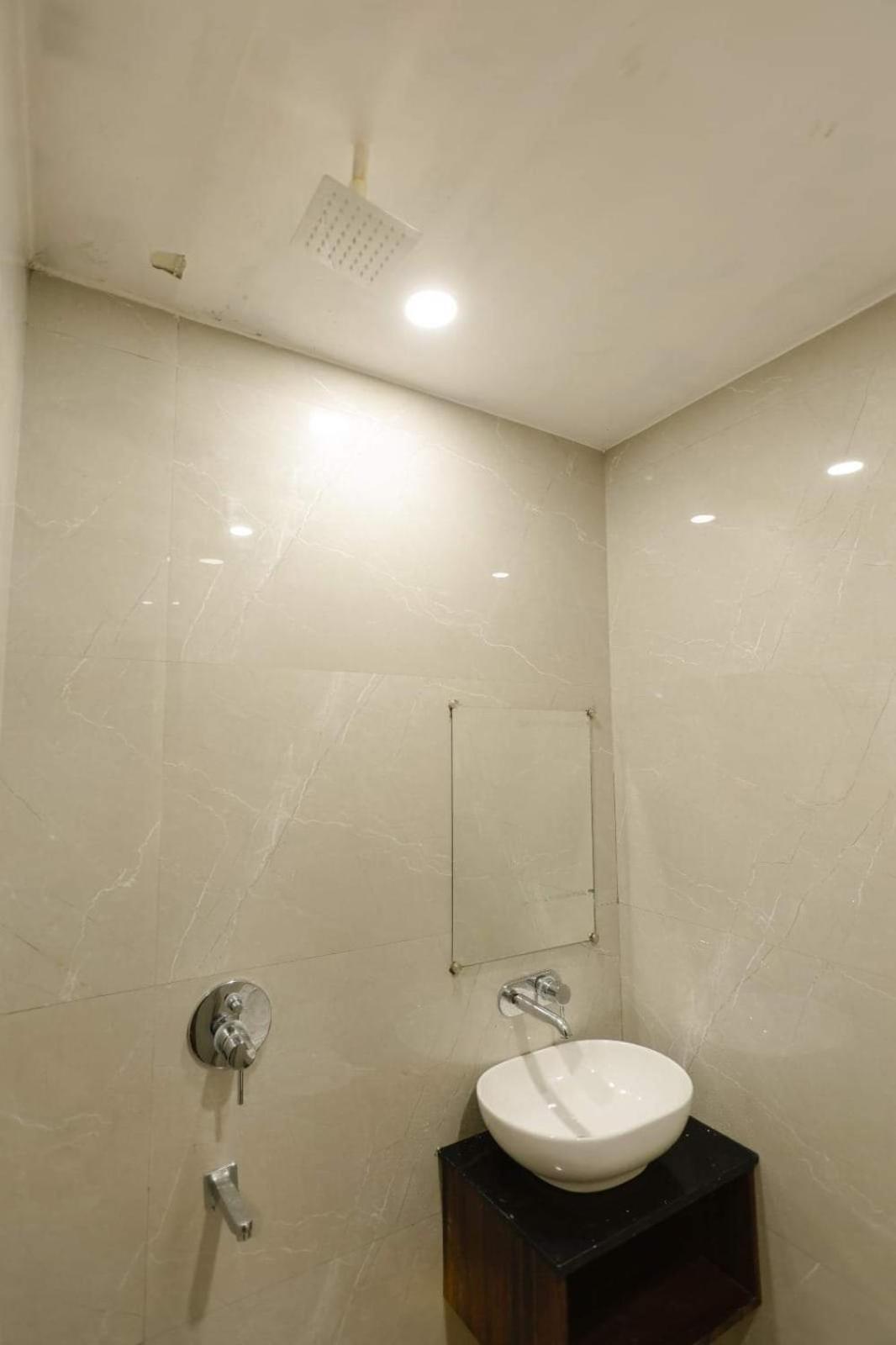 Hotel Rovers Inn Амритсар Экстерьер фото