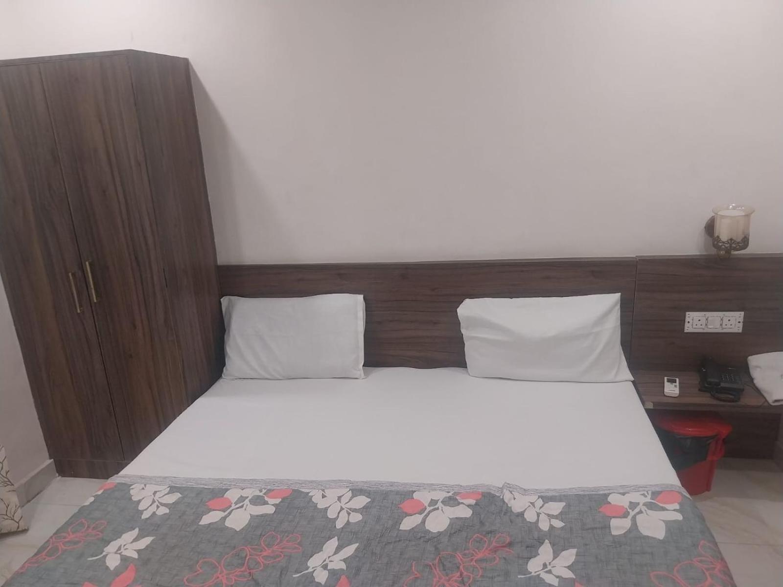 Hotel Rovers Inn Амритсар Номер фото